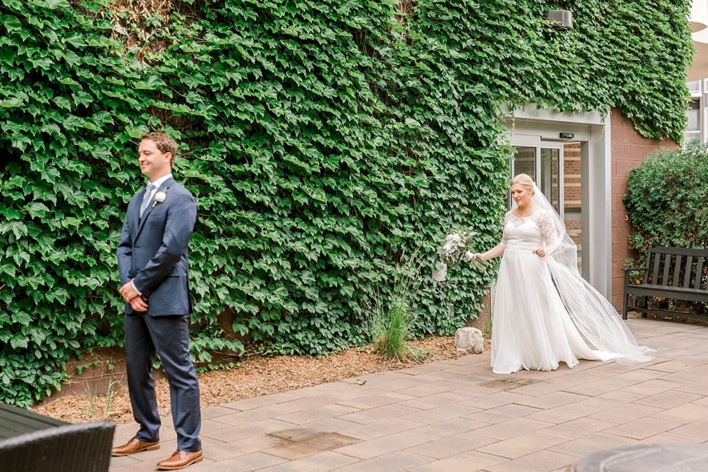 First look at ourtyard marriott downtown minneapolis wedding day
